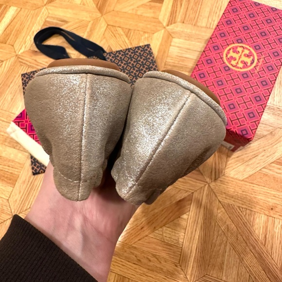 NWT Tory Burch Metallic Suede Travel Flats - Picture 13 of 14